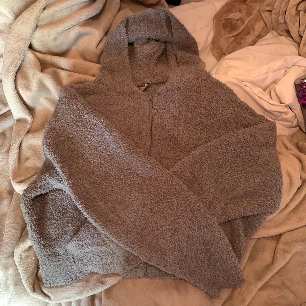 •Not right size • Can fit a Medium Woman • Barely Worn • Looks brand new